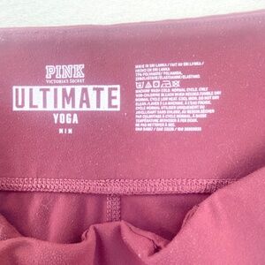 Pink Victoria's Secret ULTIMATE Yoga Leggings Sz Medium Burgundy